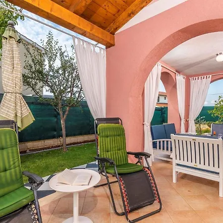 Вилла Three-bedroom Marija With Private Pool In Gedici
