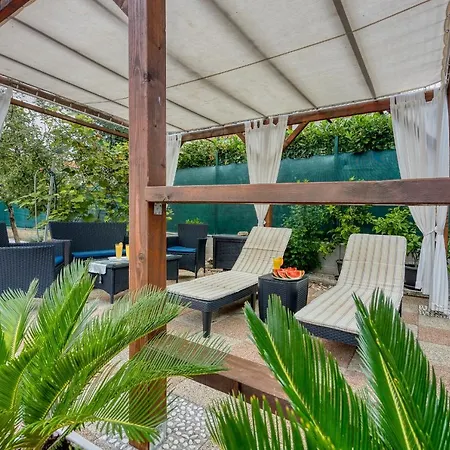 Three-bedroom Marija With Private Pool In Villa Gedići