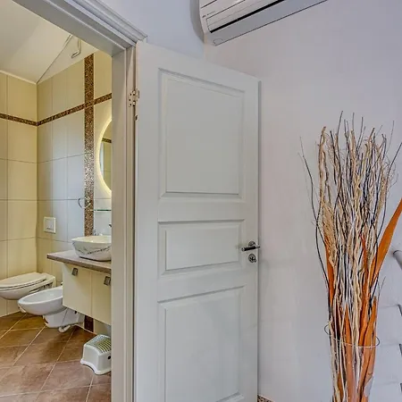 Villa Three-bedroom Marija With Private Pool In *